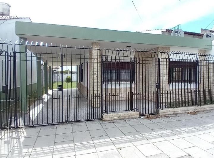 Casa · 70m² · 3 Ambientes · 2 Cocheras