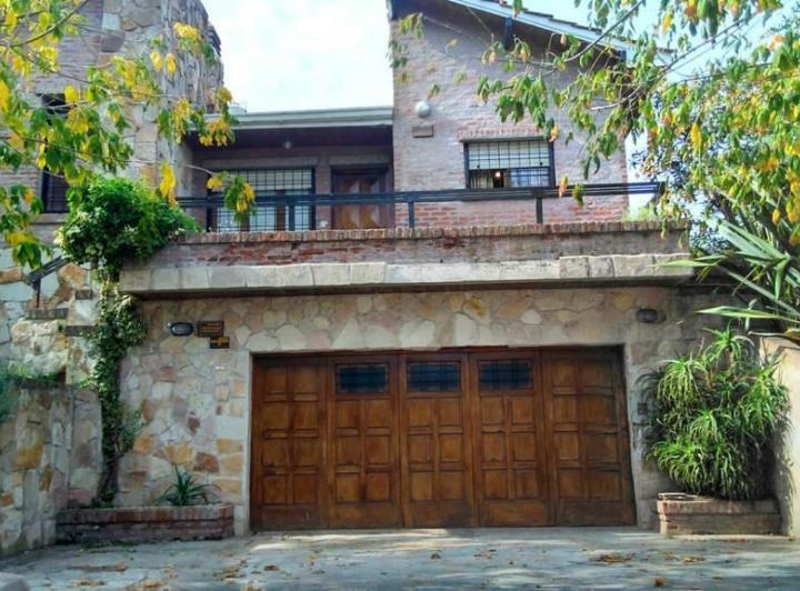 Casa · 586m² · 6 Ambientes · 2 Cocheras