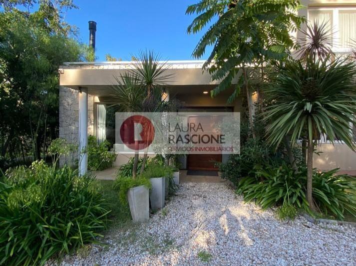 Casa · 285m² · 4 Dormitorios · 1 Cochera