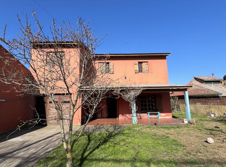 Casa · 142m² · 5 Ambientes · 1 Cochera