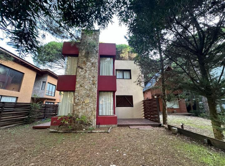 Casa · 110m² · 4 Ambientes · 1 Cochera