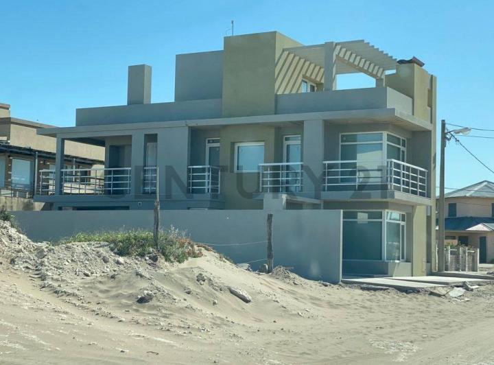 Casa · 225m² · 6 Ambientes