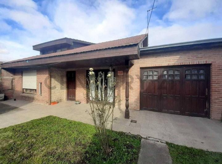 Casa · 520m² · 4 Ambientes · 2 Cocheras