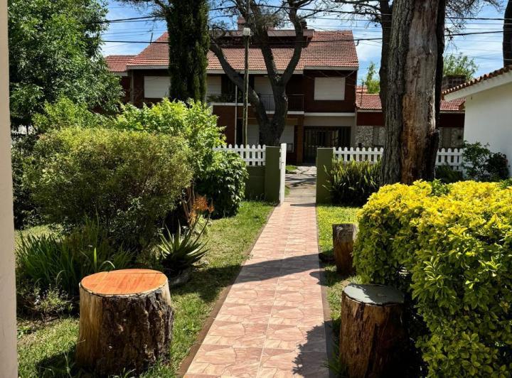 Casa · 258m² · 5 Ambientes · 1 Cochera