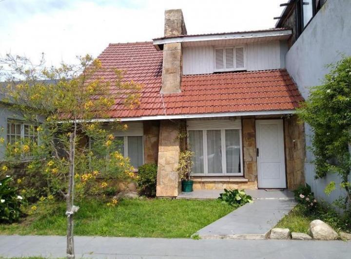 Casa · 170m² · 5 Ambientes · 2 Cocheras