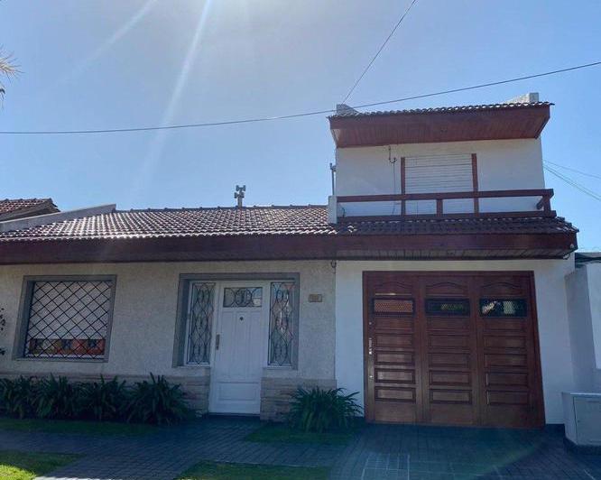 Casa · 150m² · 5 Ambientes · 2 Cocheras