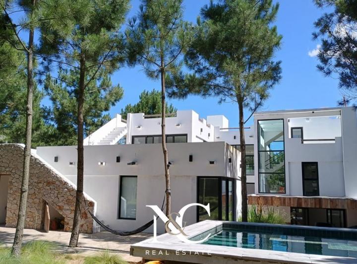 Casa · 441m² · 7 Ambientes
