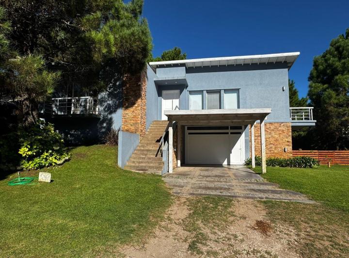 Casa · 1632m² · 5 Ambientes · 2 Cocheras