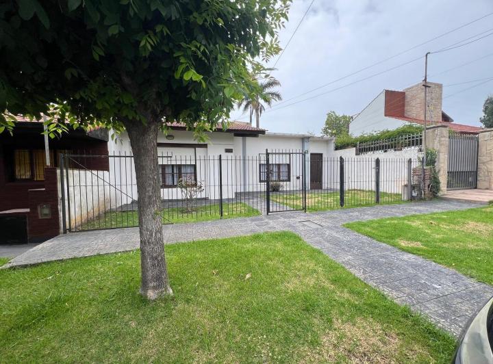 Casa · 86m² · 4 Ambientes · 2 Cocheras