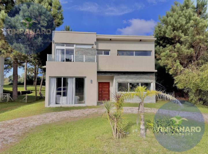 Casa · 200m² · 5 Ambientes