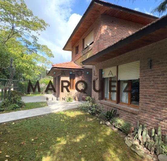 Casa · 232m² · 5 Ambientes · 2 Cocheras