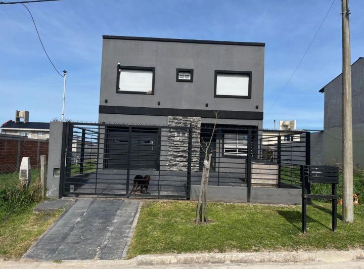 Casa · 110m² · 4 Ambientes · 2 Cocheras