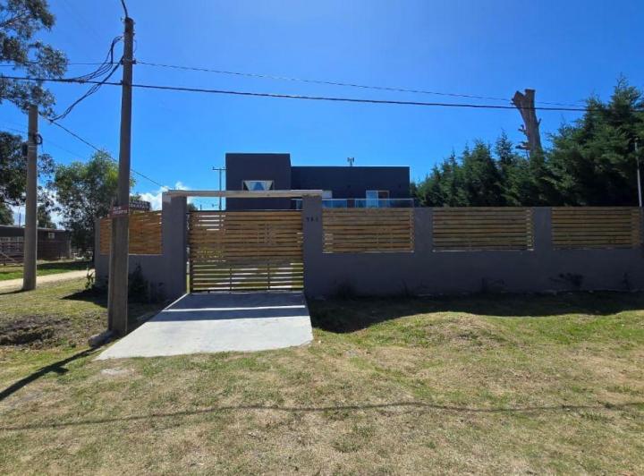 Casa · 245m² · 6 Ambientes · 1 Cochera