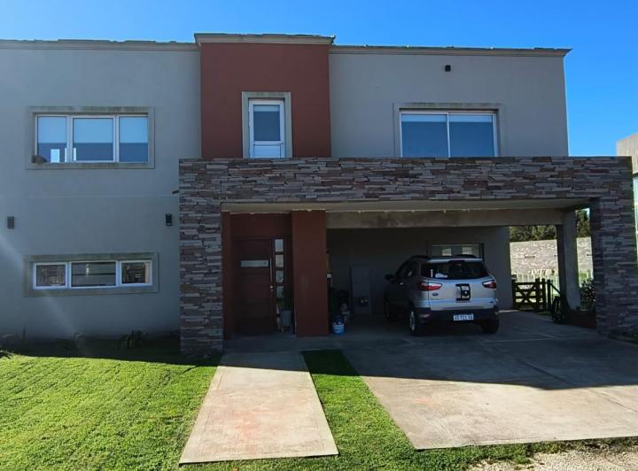 Casa · 200m² · 5 Ambientes