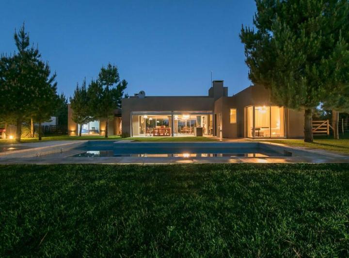 Casa · 200m² · 4 Ambientes