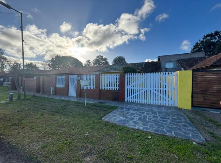 Casa · 180m² · 4 Ambientes · 1 Cochera