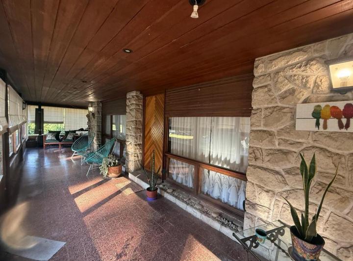 Casa · 234m² · 4 Ambientes · 1 Cochera