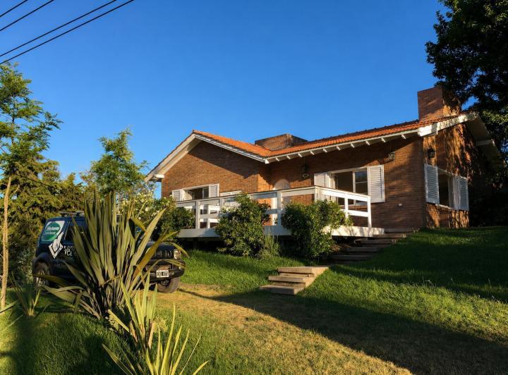 Casa · 140m² · 4 Ambientes · 2 Cocheras
