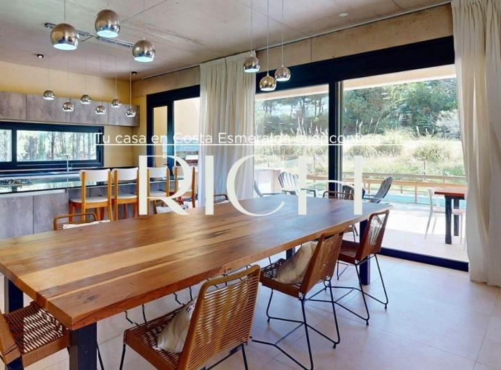 Casa · 206m² · 4 Ambientes · 1 Cochera