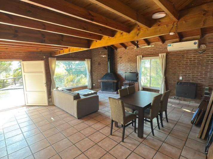 Casa · 140m² · 3 Ambientes · 2 Cocheras