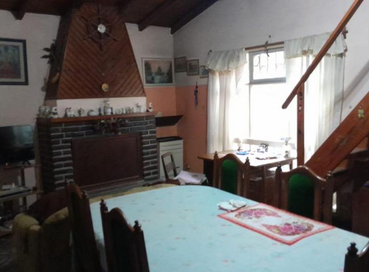 Casa · 400m² · 3 Ambientes · 2 Cocheras
