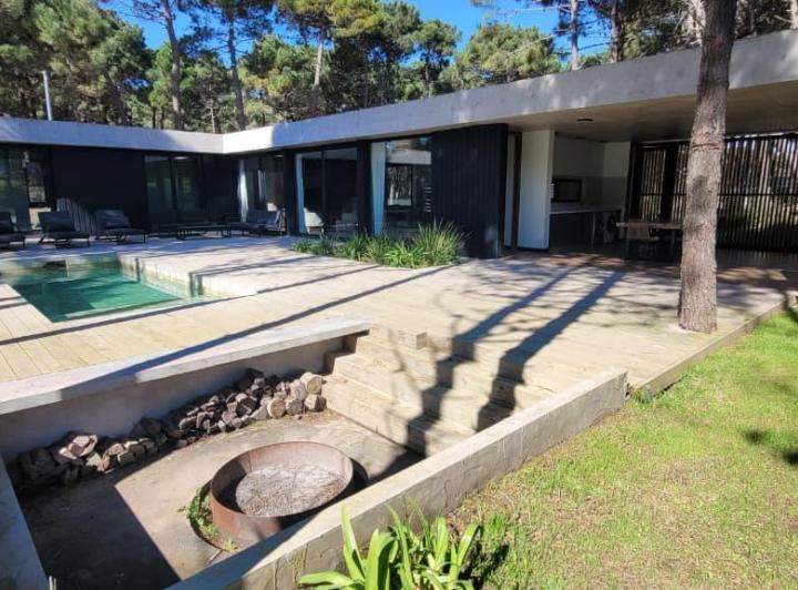 Casa · 240m² · 3 Dormitorios · 1 Cochera