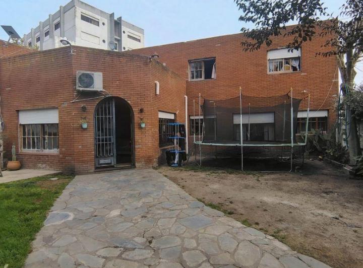 Casa · 140m² · 5 Ambientes · 1 Cochera