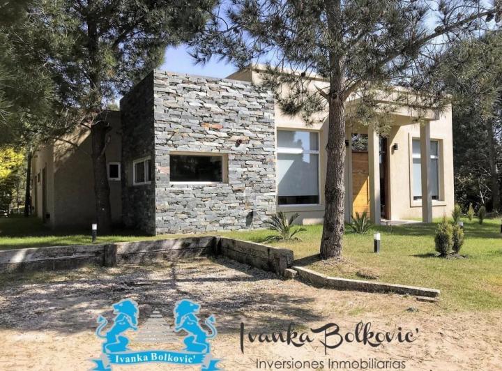 Casa · 160m² · 4 Ambientes · 1 Cochera