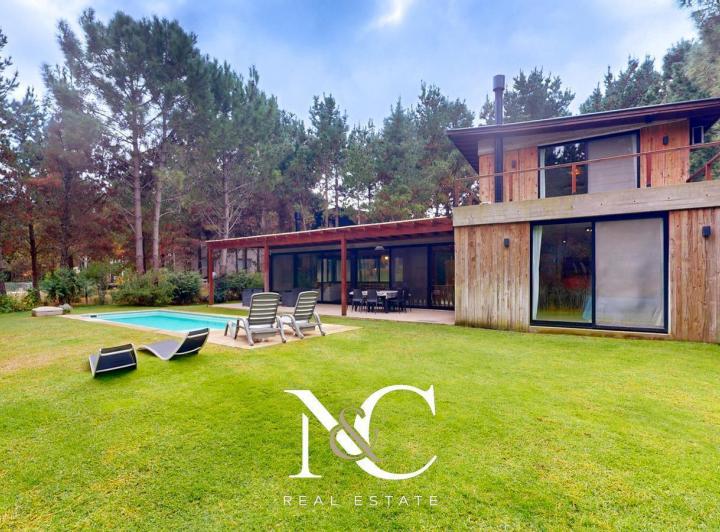 Casa · 218m² · 5 Ambientes
