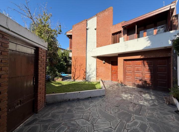 Casa · 206m² · 5 Ambientes · 3 Cocheras