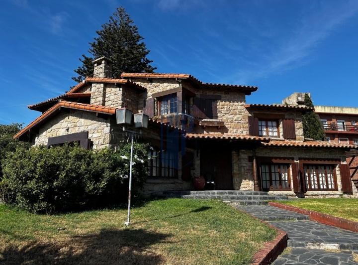 Casa · 433m² · 7 Ambientes