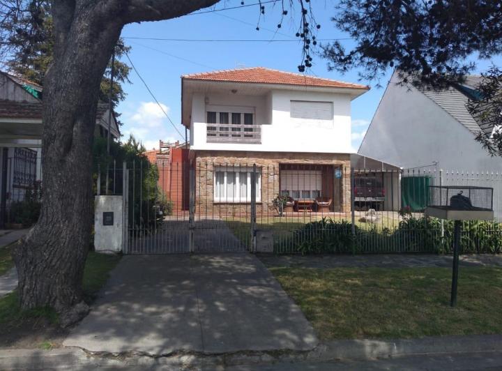 Casa · 170m² · 3 Dormitorios · 2 Cocheras