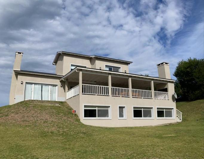 Casa · 330m² · 5 Ambientes