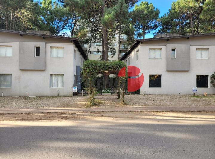 Casa · 61m² · 2 Dormitorios · 1 Cochera