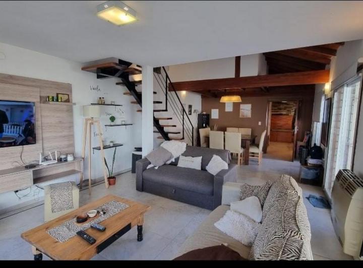 Casa · 144m² · 4 Ambientes · 2 Cocheras