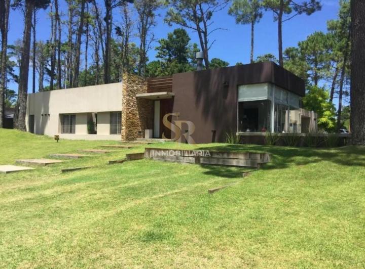 Casa · 181m² · 5 Ambientes · 1 Cochera
