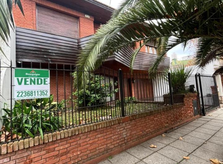 Casa · 170m² · 6 Ambientes · 1 Cochera