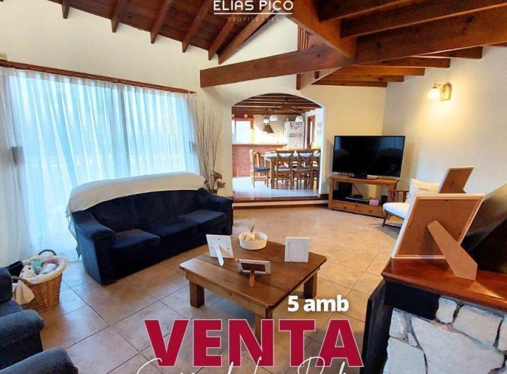Casa · 250m² · 4 Dormitorios