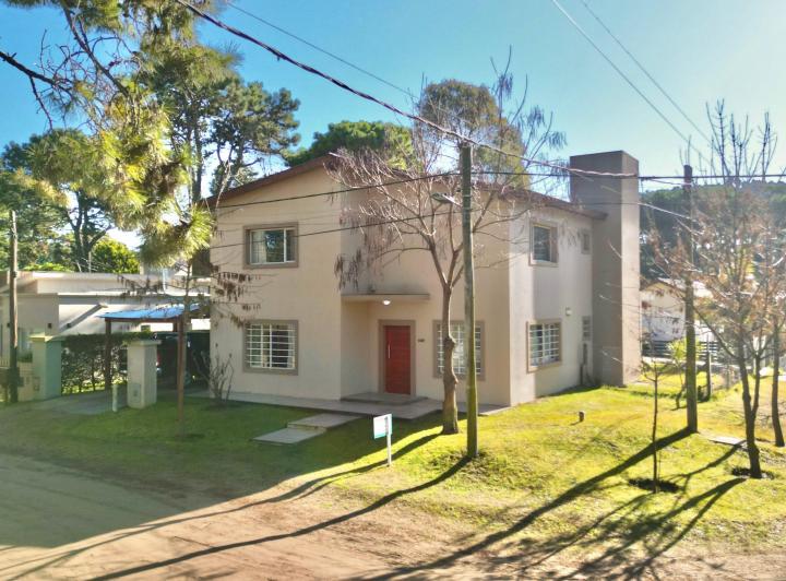 Casa · 247m² · 2 Dormitorios