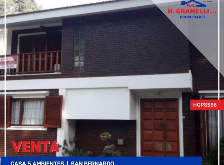 Casa · 200m² · 5 Ambientes · 1 Cochera