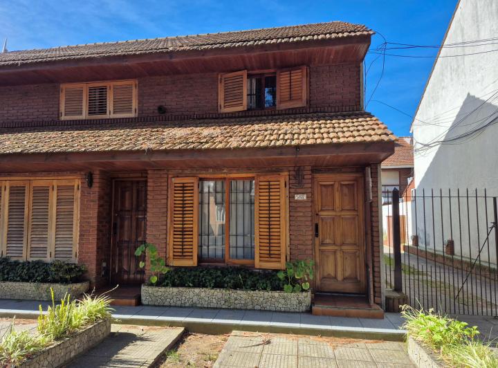 Casa · 94m² · 4 Ambientes · 1 Cochera