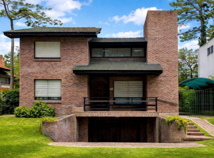 Casa · 224m² · 4 Ambientes · 2 Cocheras