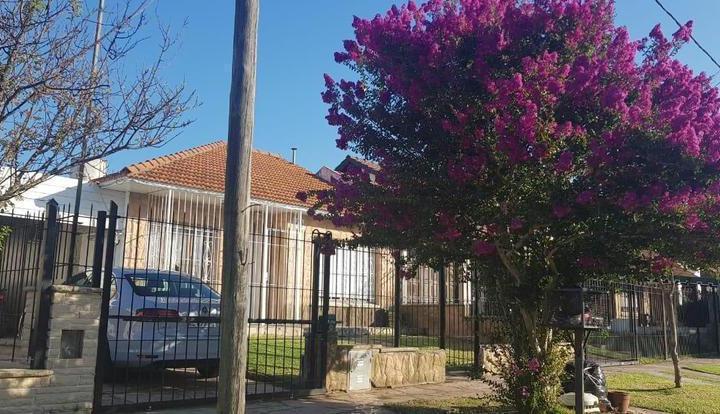 Casa · 196m² · 6 Ambientes · 2 Cocheras