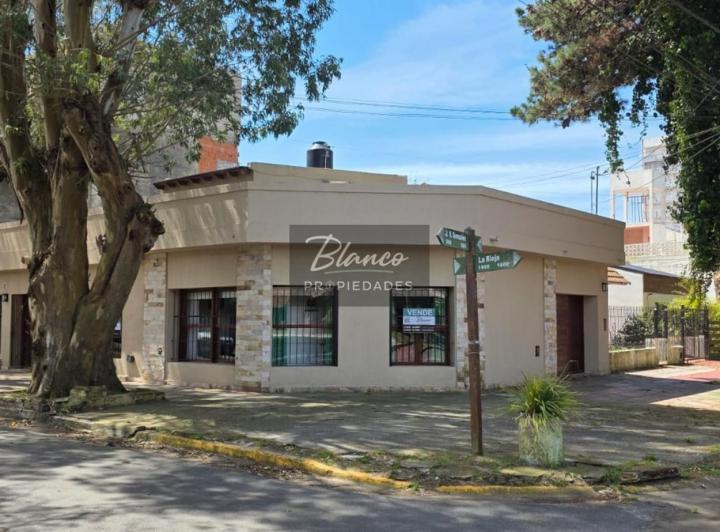 Casa · 160m² · 5 Ambientes · 1 Cochera