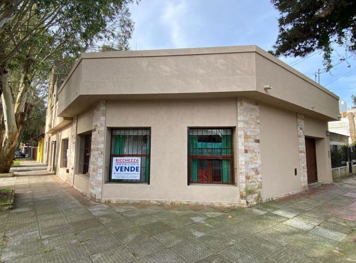 Casa · 4 Ambientes · 1 Cochera