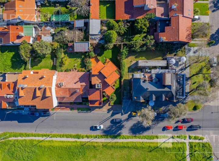 Casa · 320m² · 4 Ambientes · 2 Cocheras