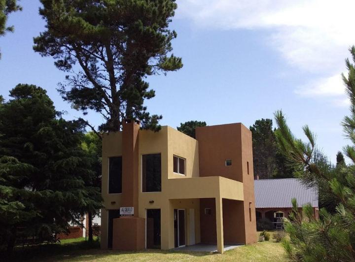 Casa · 169m² · 6 Ambientes · 1 Cochera