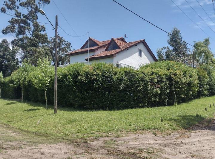 Casa · 280m² · 5 Ambientes · 1 Cochera