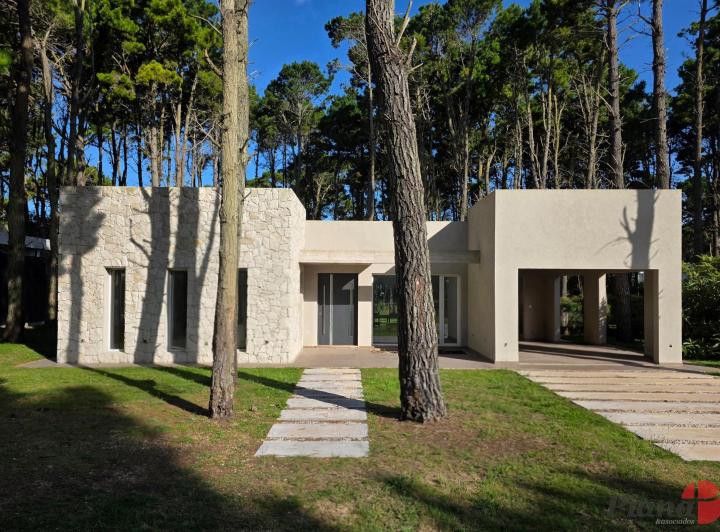 Casa · 168m² · 3 Dormitorios · 1 Cochera