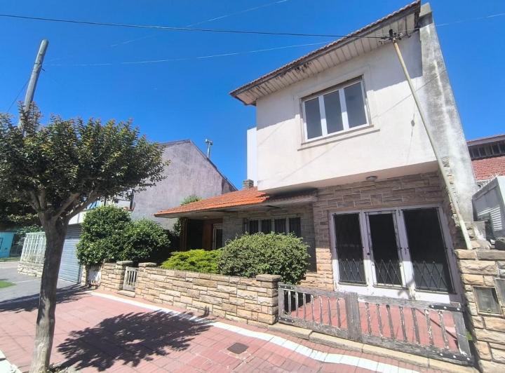 Casa · 158m² · 3 Ambientes · 1 Cochera